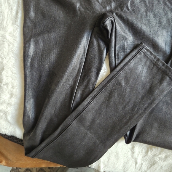 SPANXshape Faux Leather Leggings Size Small - Picture 4 of 7